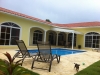 Piscina con vista alla casa
