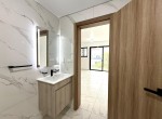 148312-th_bathroom_4_of_2