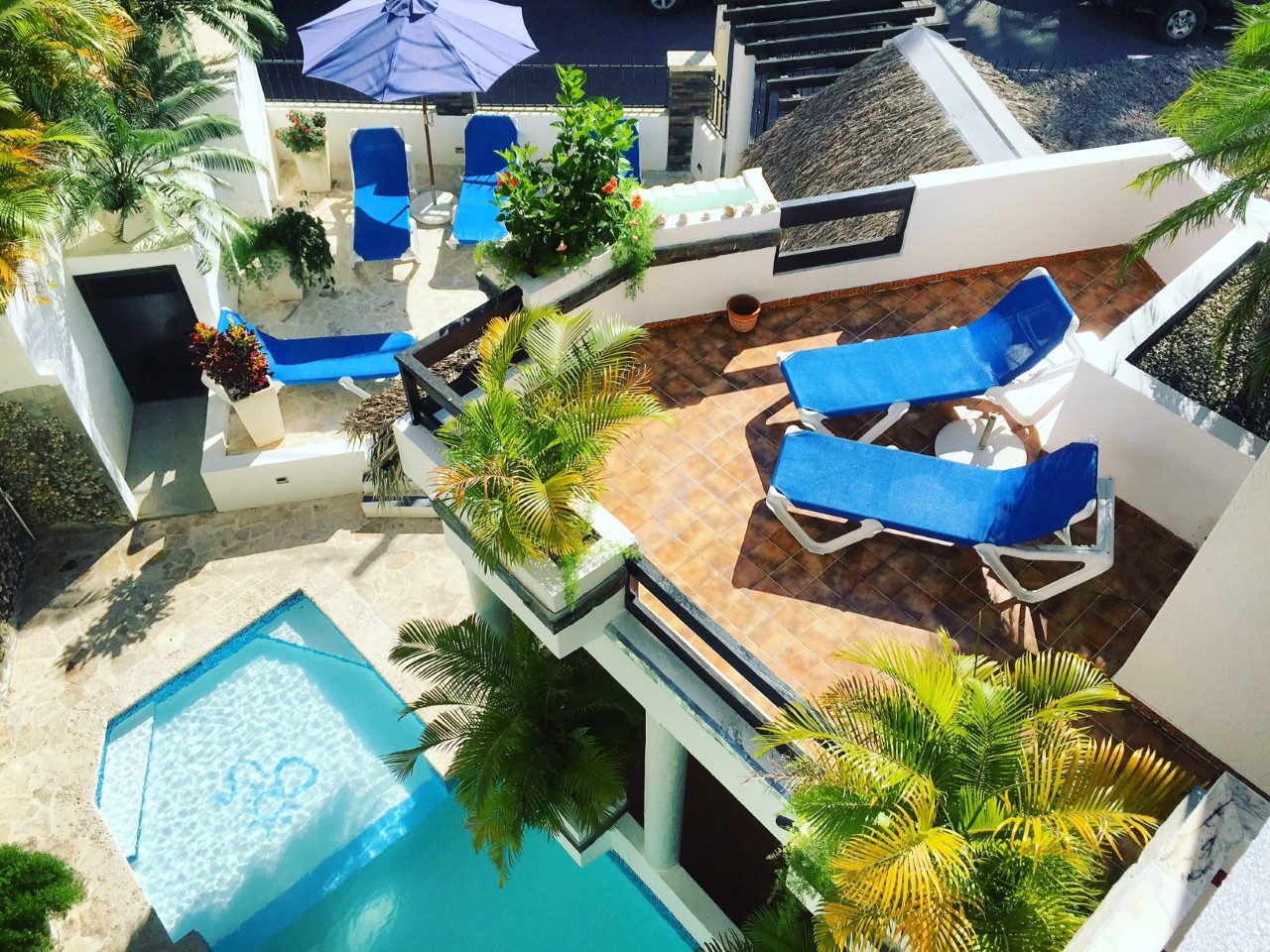 Hotel Opportunity!! 16 Unit Hotel in Sosua right near the Beach! - photo 2