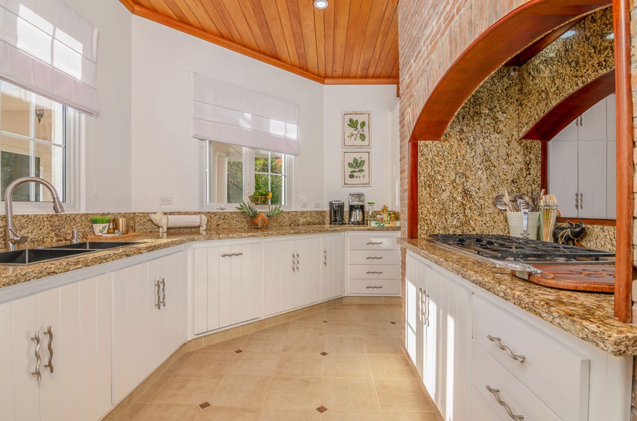 Dropped the PRICE! LUXURY VILLA BY THE CARIBBEAN SEA FOR SALE - photo 6