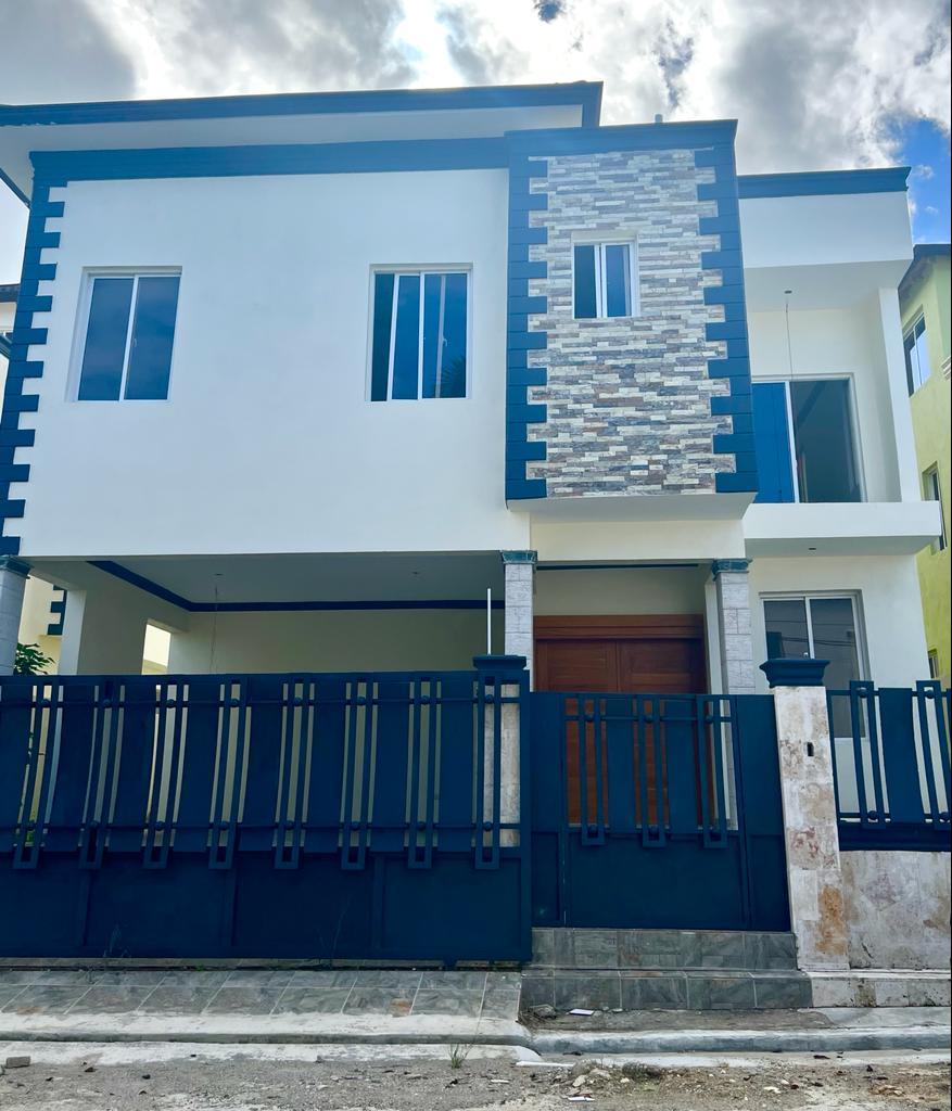 Brand New Three-Story 4 Bedroom House in Private Community in Puerto Plata - photo 1