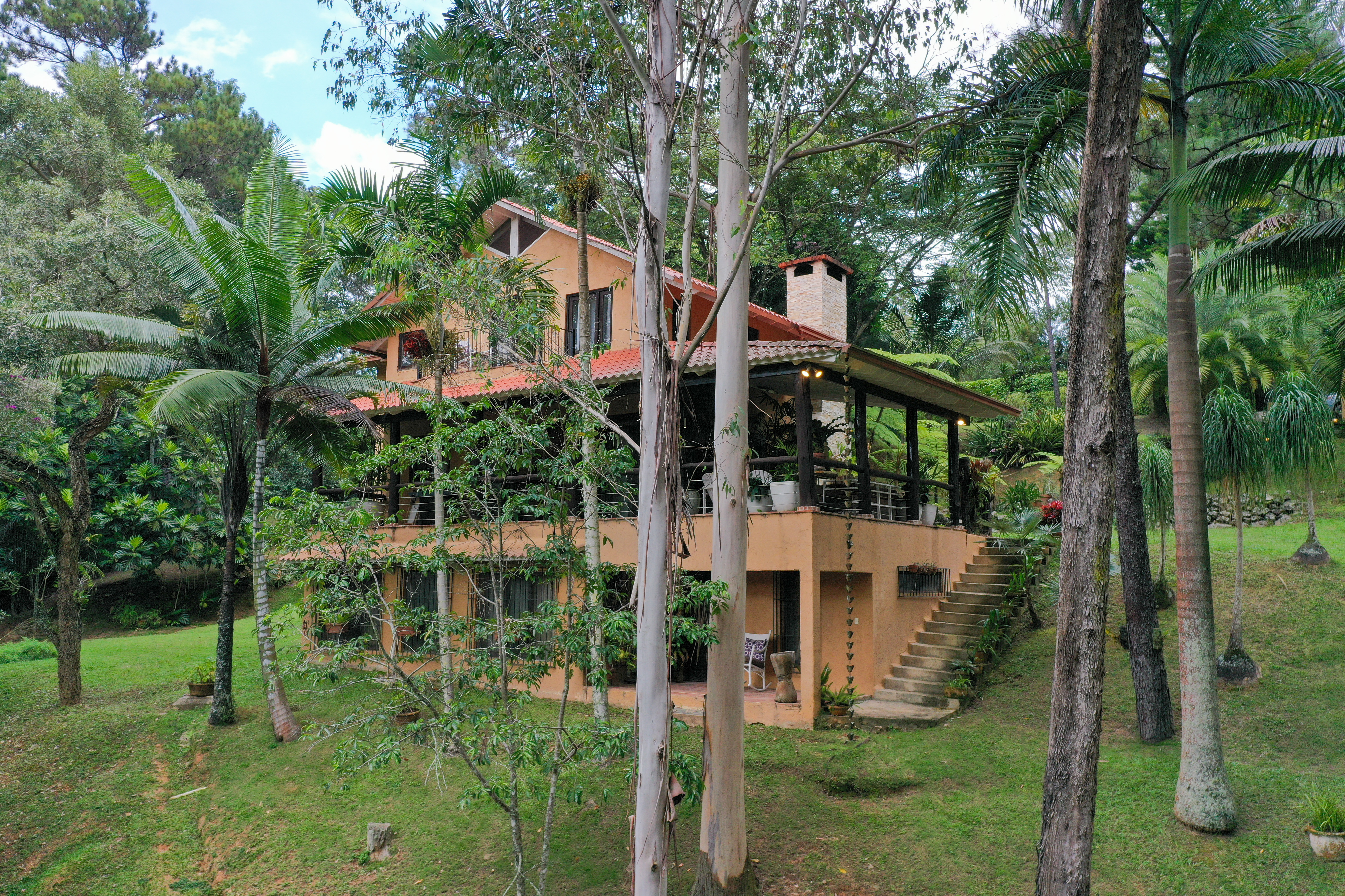 3-Story 3 Bedroom Chalet in Mountain-top Community in Jarabacoa for Sale - photo 4