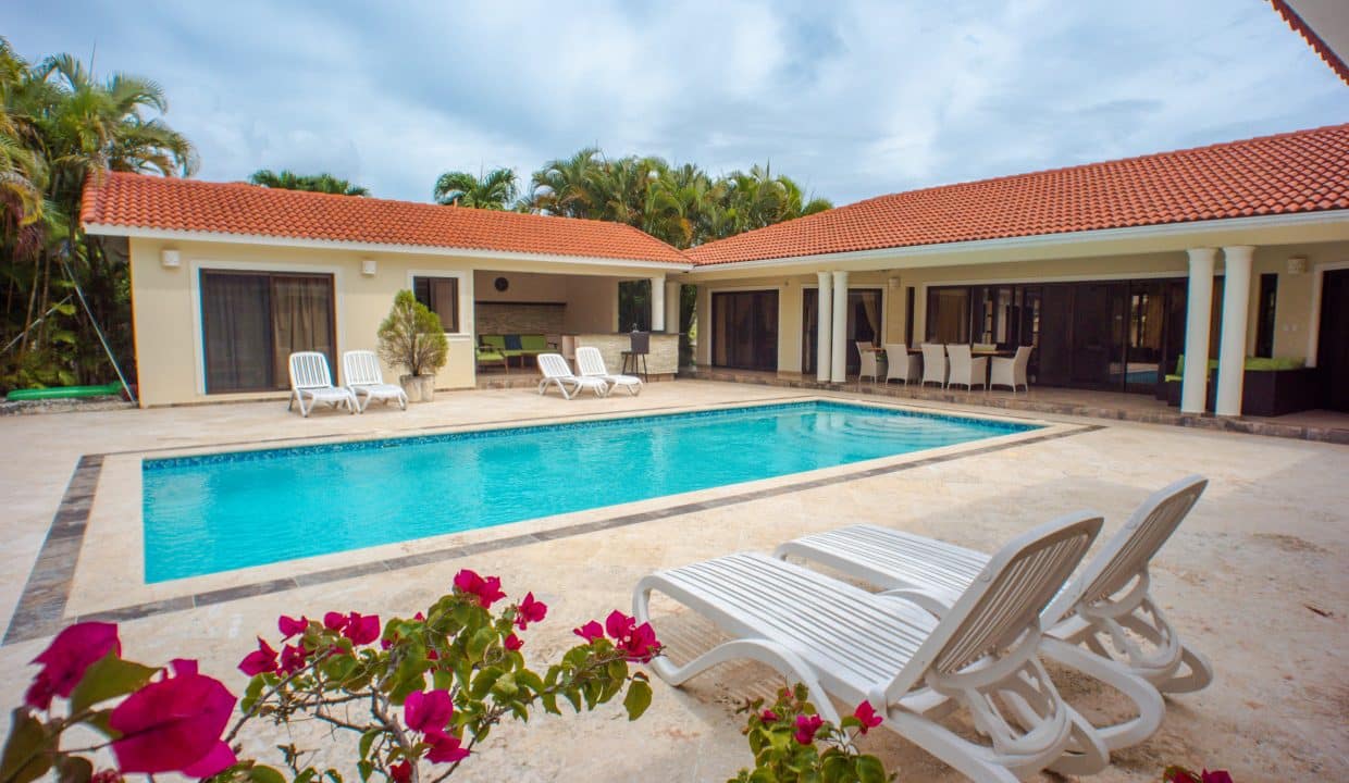 Beautiful Five bed home in upscale Sosua gated community for sale - photo 3