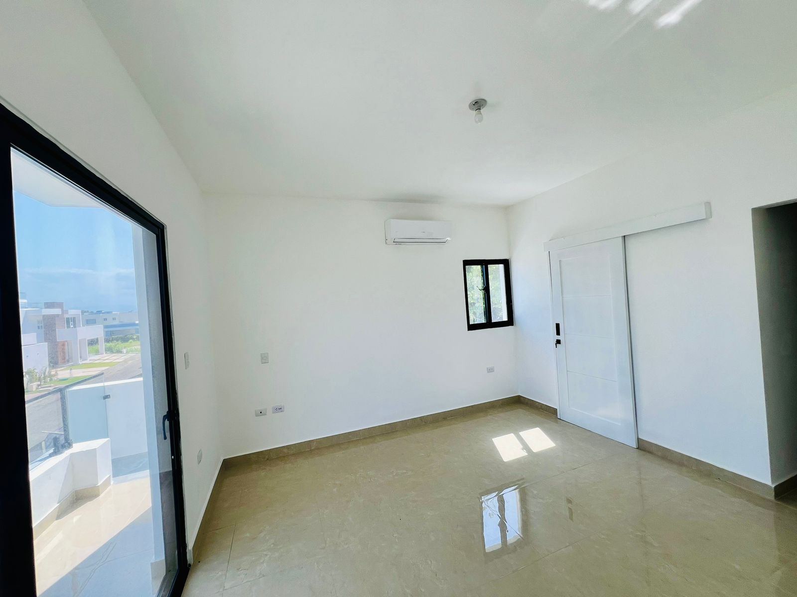 Luxury Property For Sale Exclusive 4 bedroom Villa In SOV gated community - photo 5