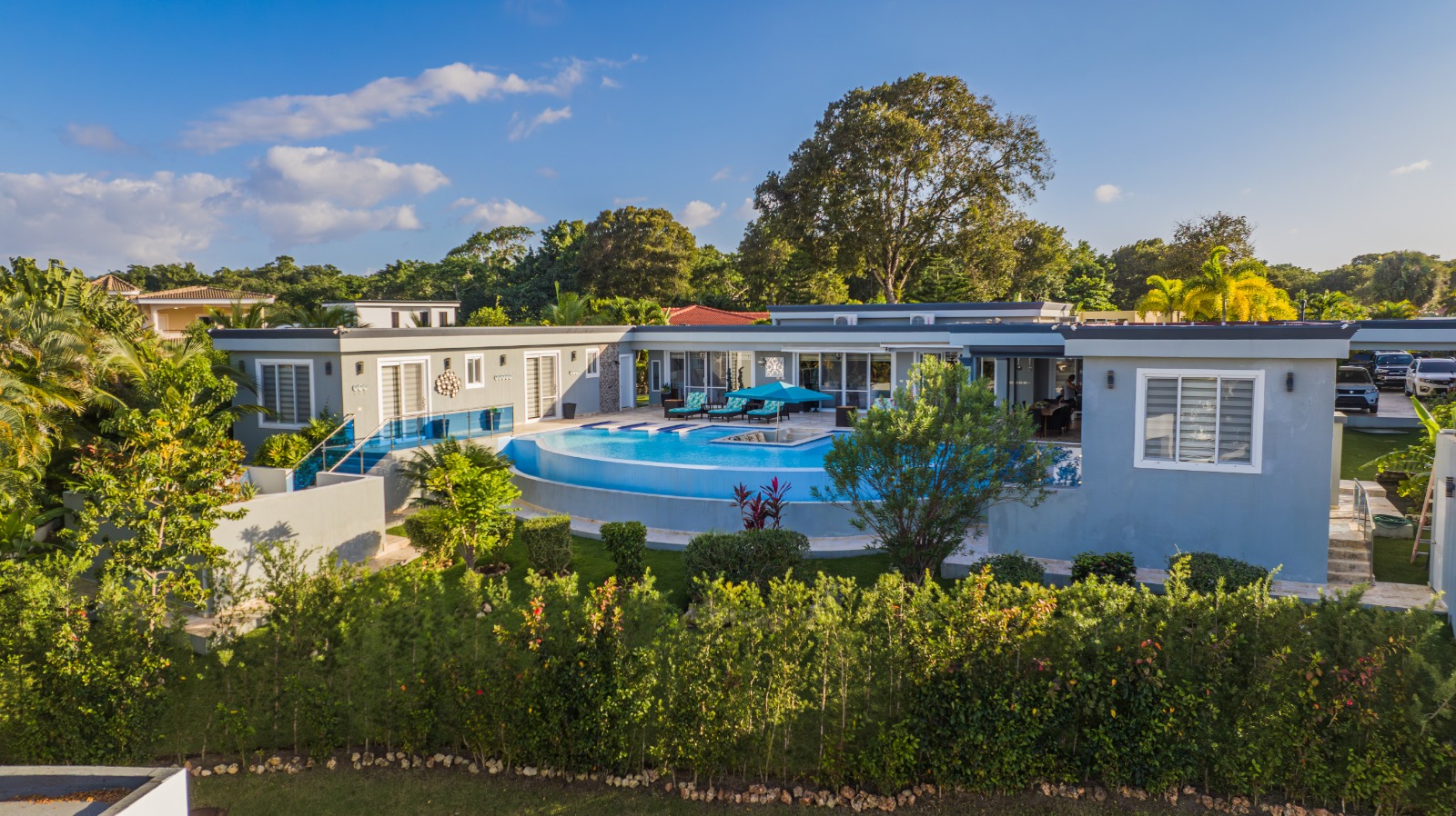 Exquisite Five-Bedroom Villa offers sweeping Ocean views - photo 4