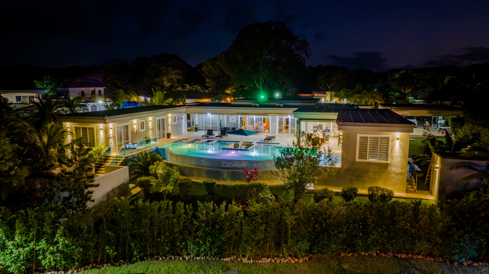 Exquisite Five-Bedroom Villa offers sweeping Ocean views - photo 3
