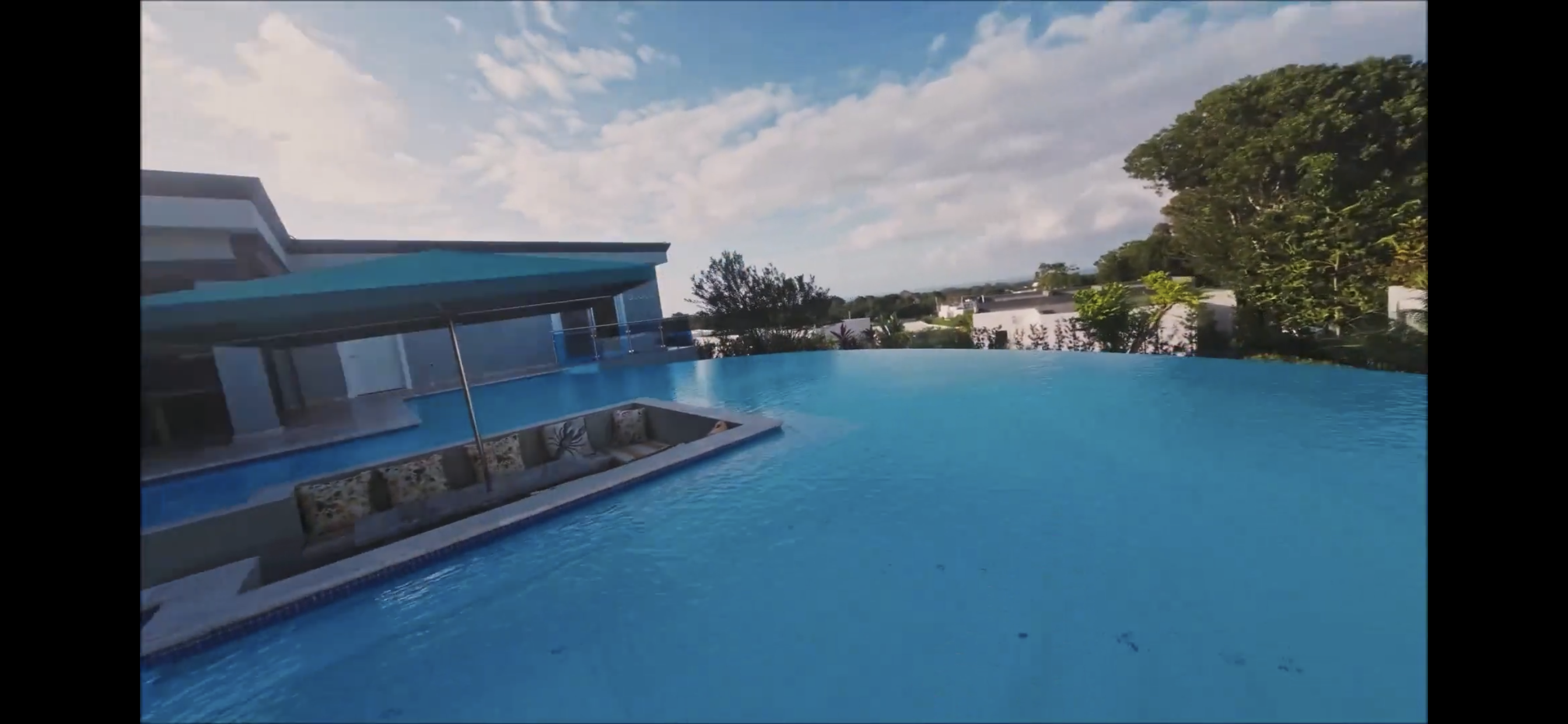 Exquisite Five-Bedroom Villa offers sweeping Ocean views - photo 2