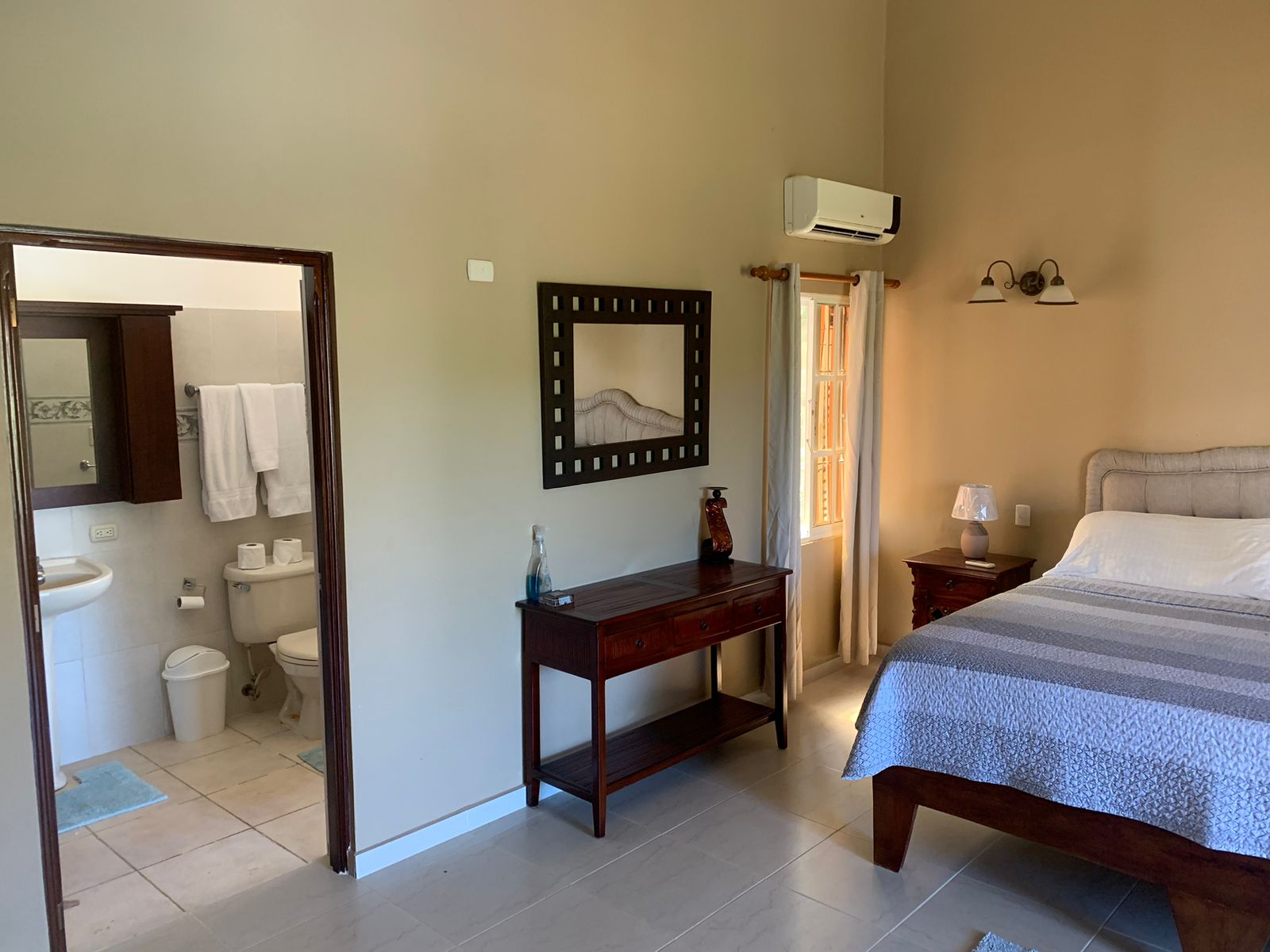 Beautiful 1 Bedroom Townhouse In Small Gated Community - photo 4