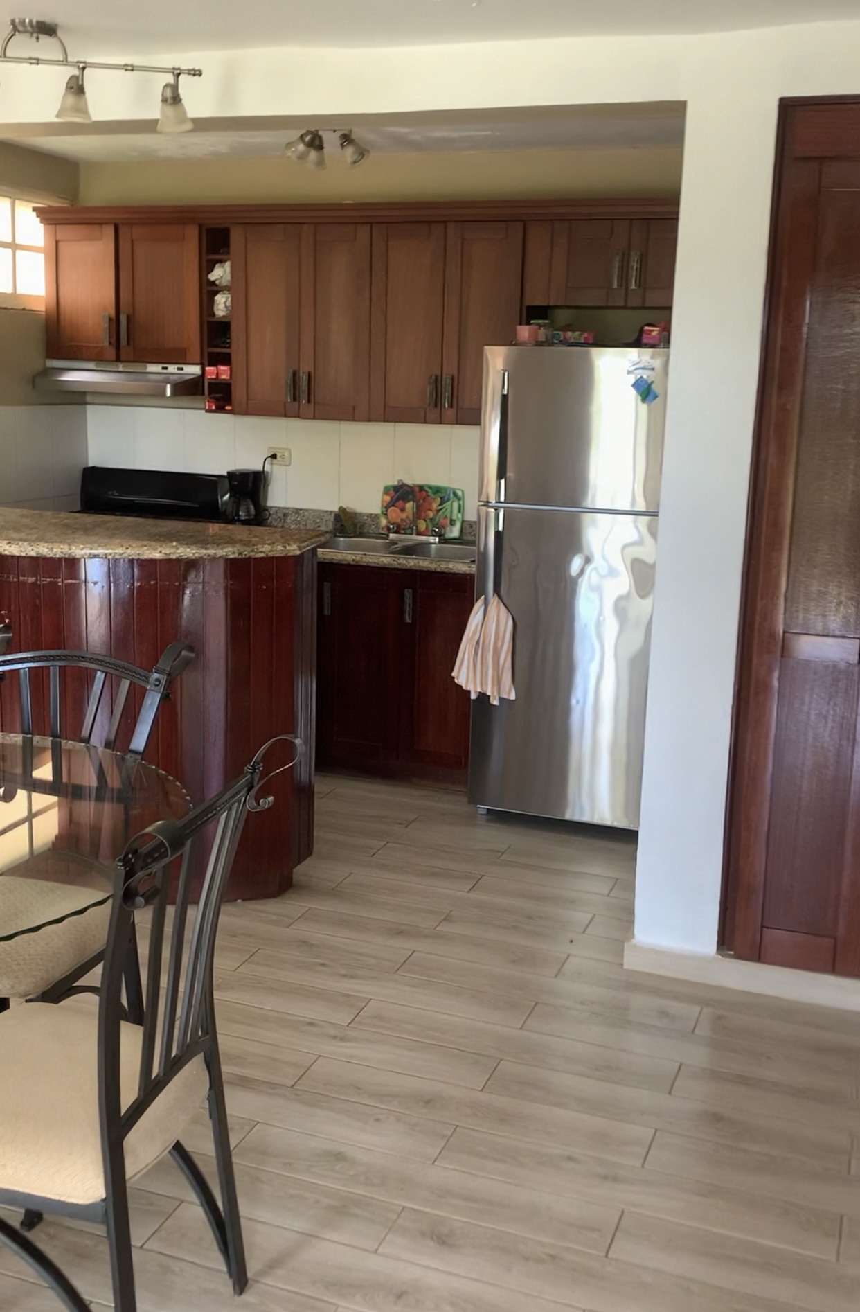 Beautiful 1 Bedroom Townhouse In Small Gated Community - photo 5