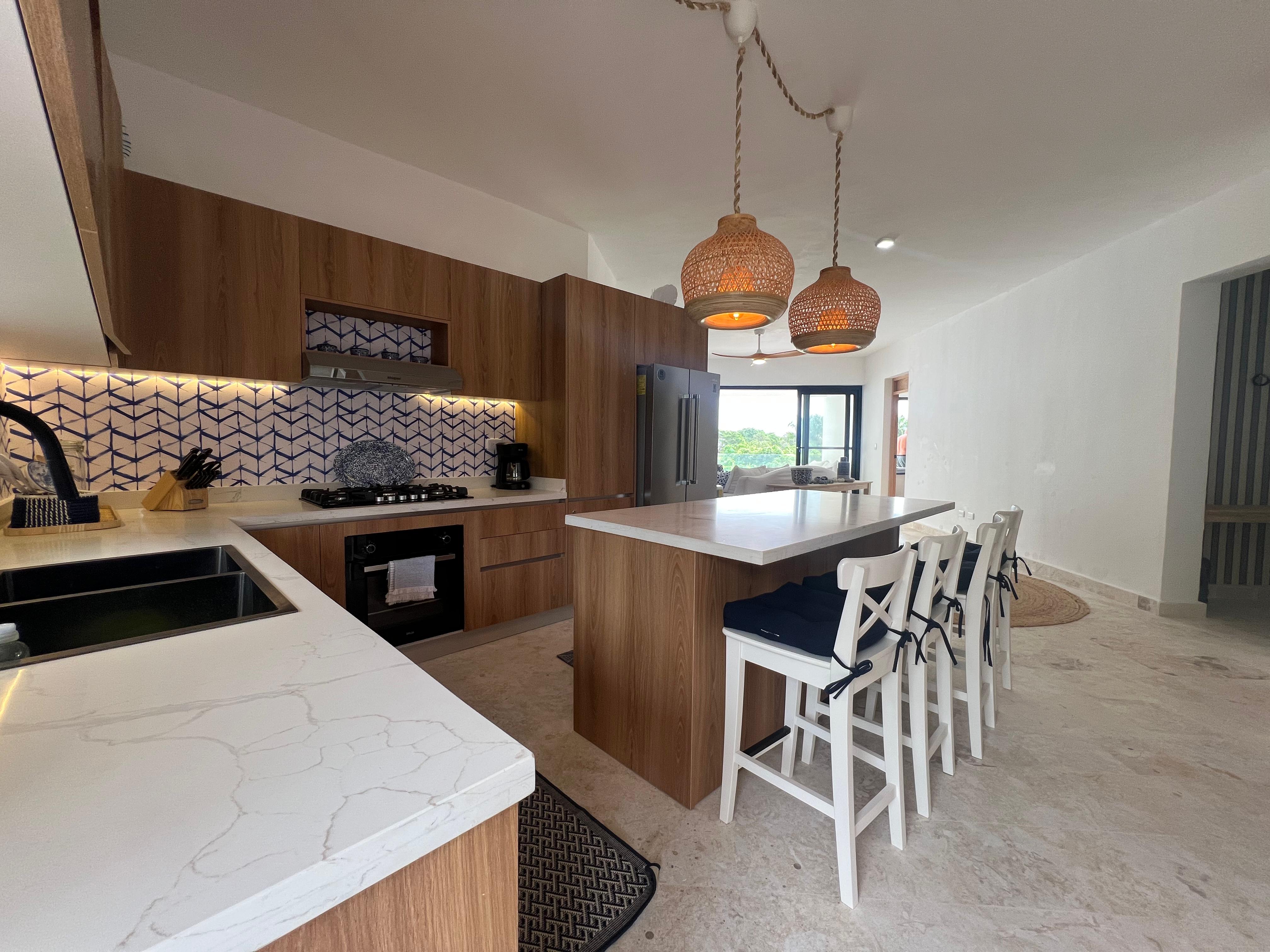 Price Reduction!!!!Two Bedroom Two Bath Surfers Paradise Condo - photo 2