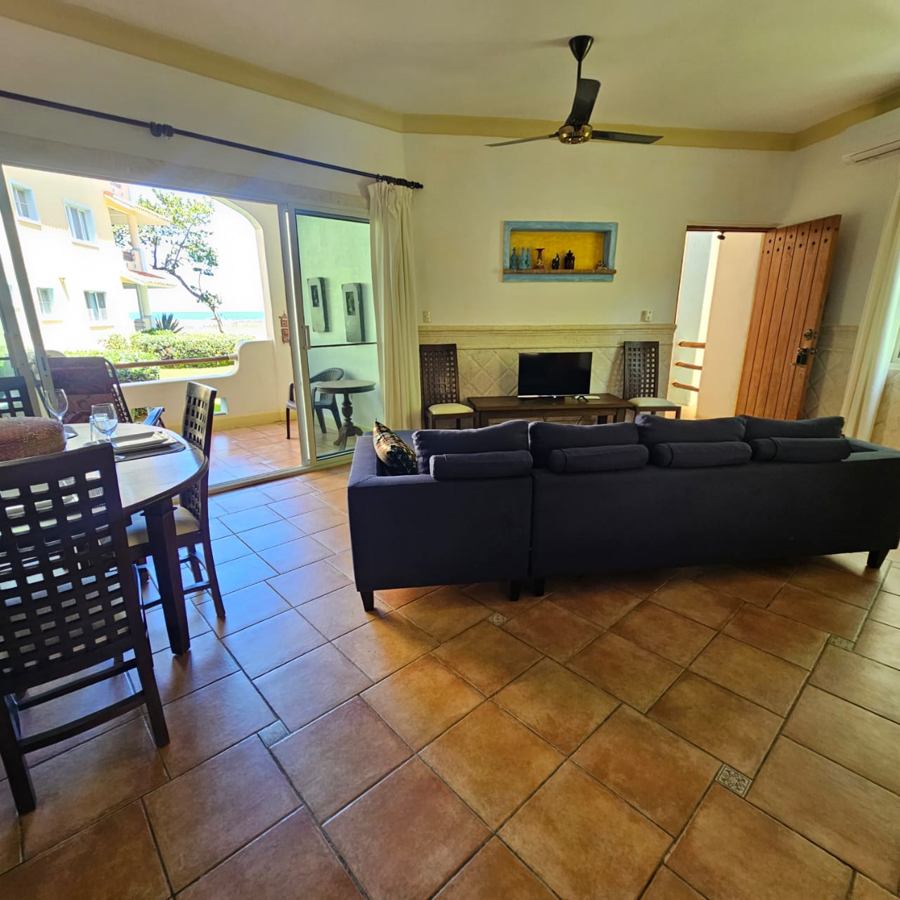 Two Bed oceanfront apartment in Gated Community - photo 3