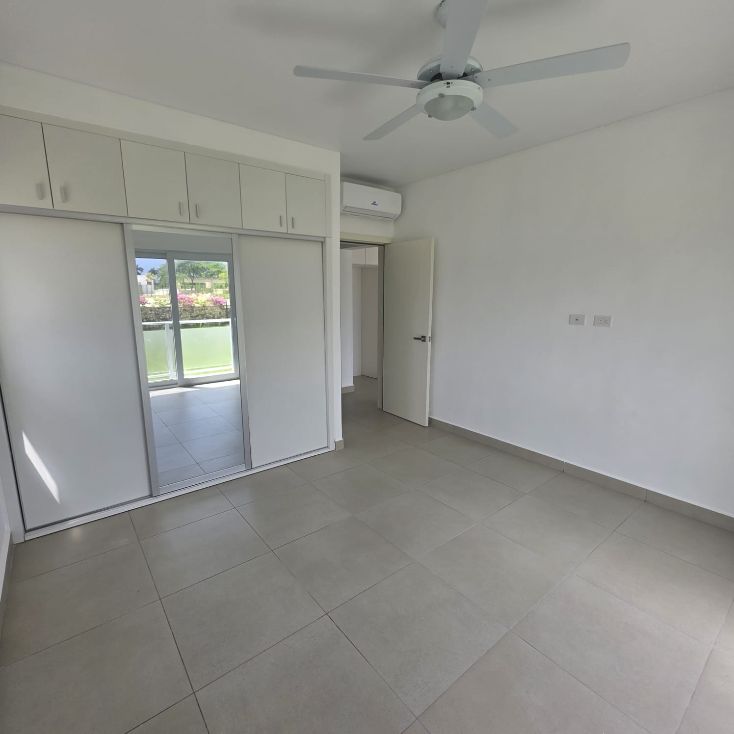 Brand New 1 Bed 1 Bath Condo – Gated Community - photo 2