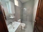 151409-bathroom_main_up_2