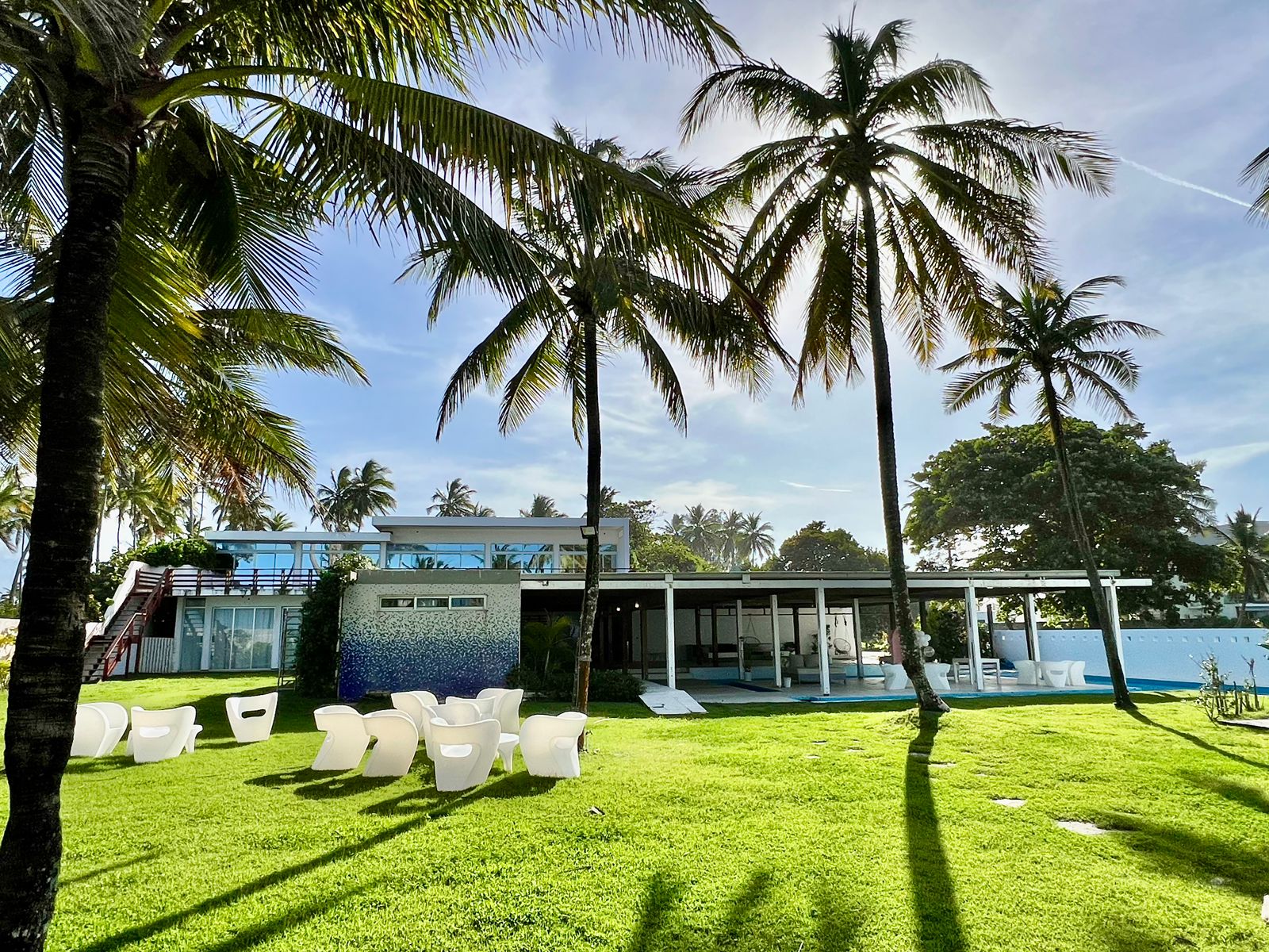 dropped the price, motivated seller! BEACHFRONT COMMERCIAL BUILDING WITH LARGE LOT - photo 1