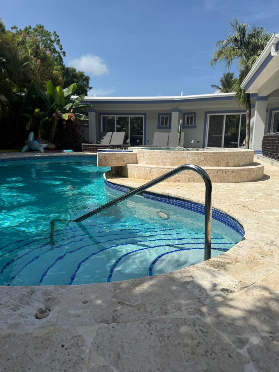 4 spacious bedrooms & 4.5 bathrooms Spacious Elegance: 4 Bed, 4.5 Bath Luxury Living - photo 2