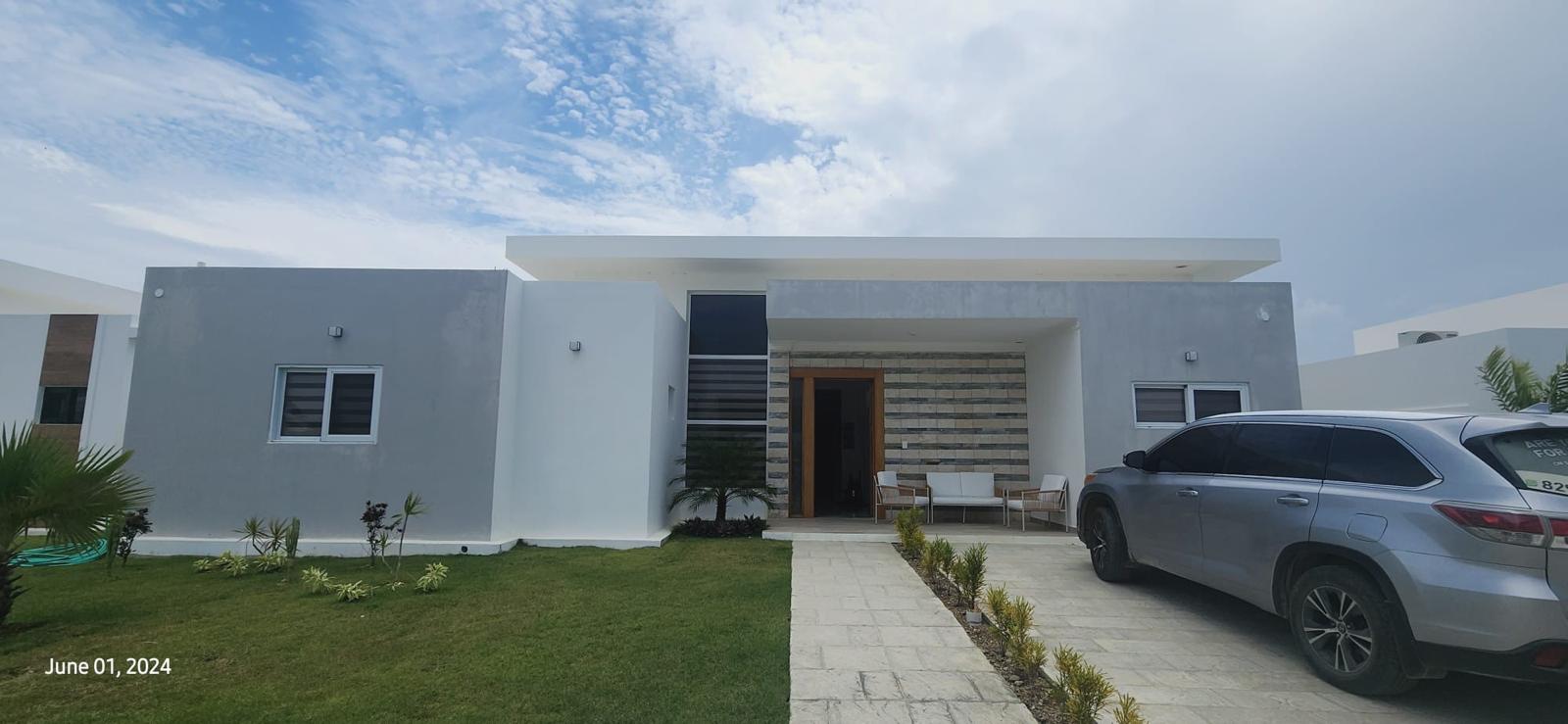 Stunning New Modern 3 Bed, 3.5 Bath Villa in Prime Oceanfront Residencial - photo 1