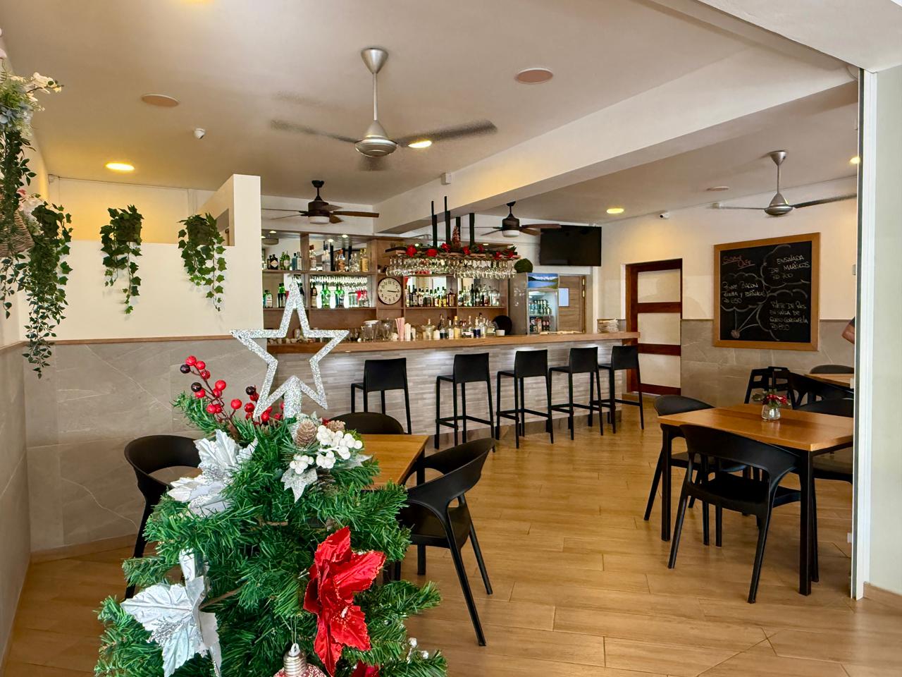 Investment opportunity 7 appts and a restaurant - photo 3