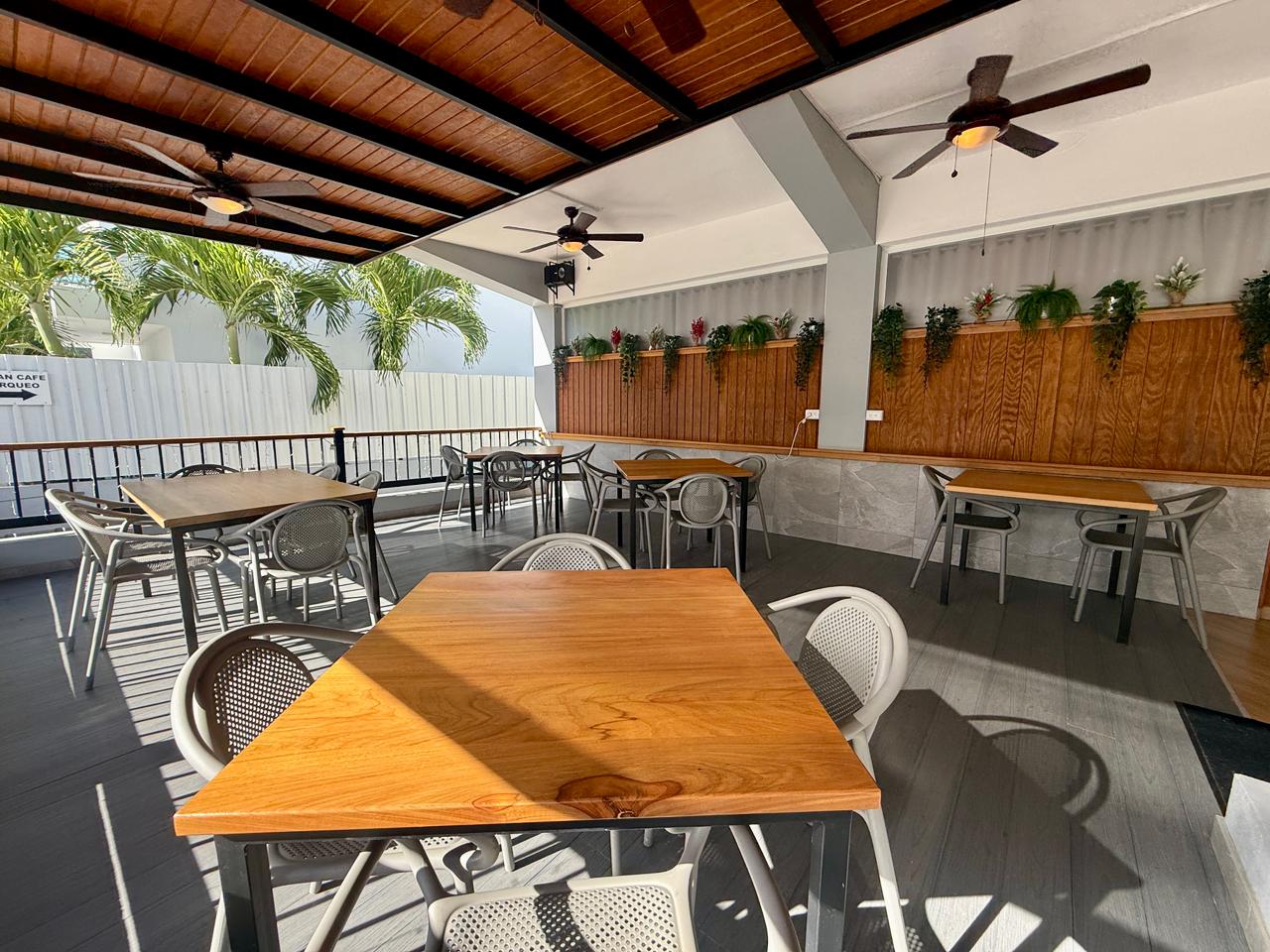 Investment opportunity 7 appts and a restaurant - photo 4