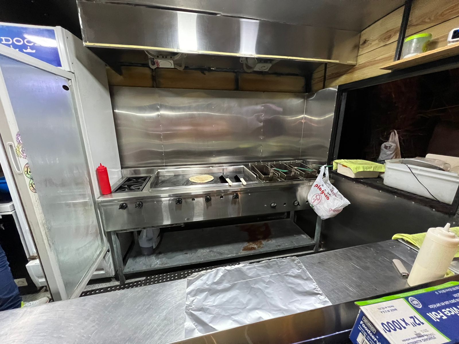 FOOD TRUCK with famous brand name FOR SALE in Cabarete FOOD TRUCK IN ENCUENTRO FOR SALE - photo 3