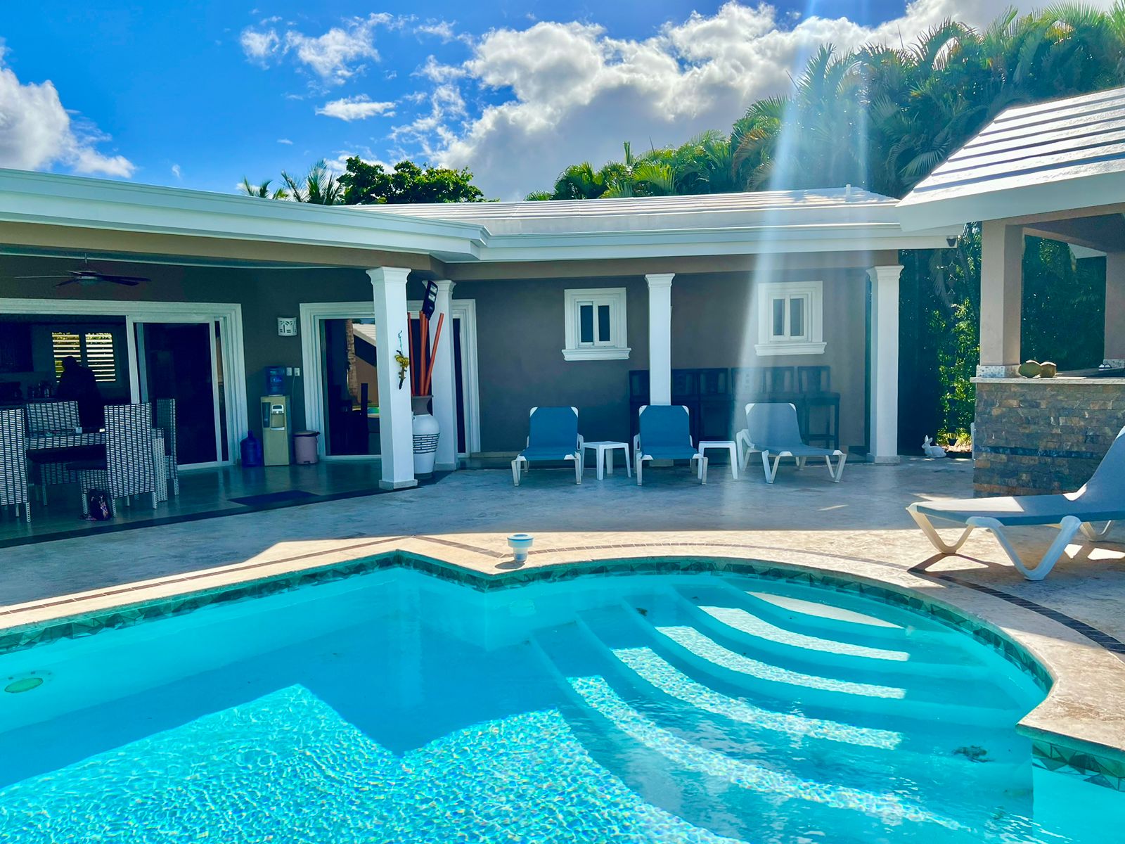 Business Opportunity!!! Villa with pool and high rental history FOR SALE - photo 1