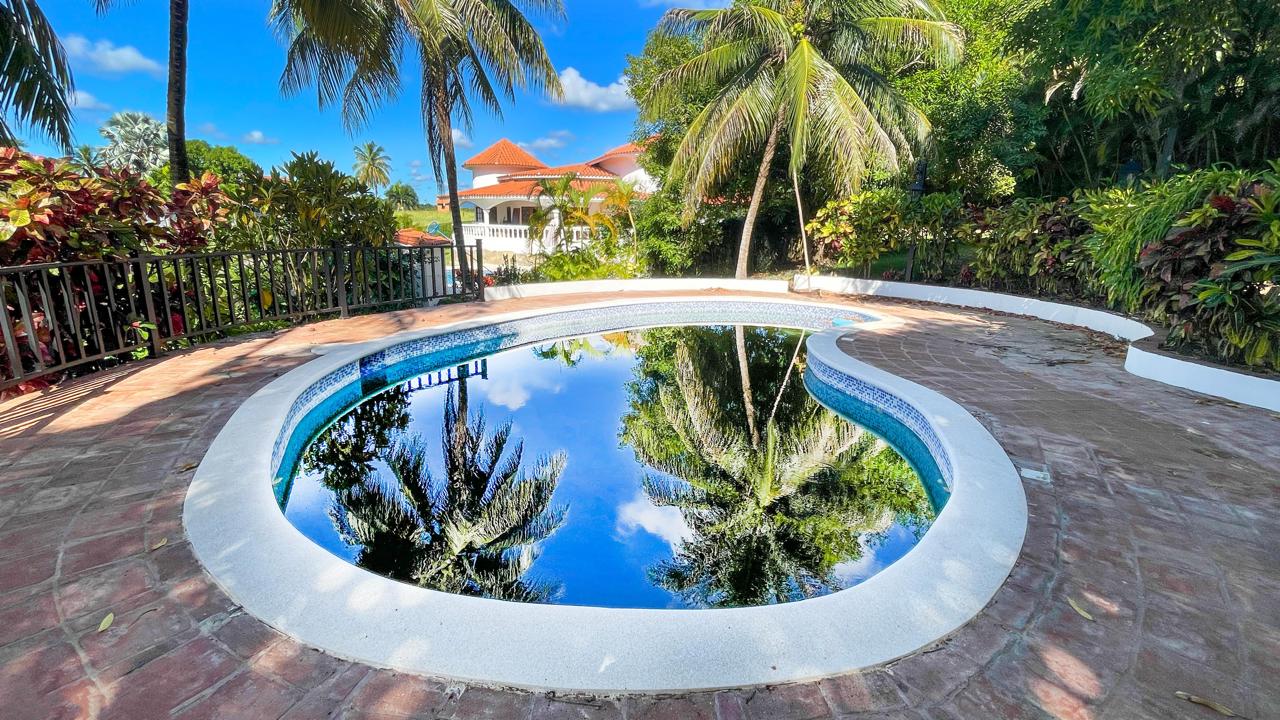 Colonial Villa with a Large Lot For Sale Colonial Villa with a Large Lot for Sale - photo 1