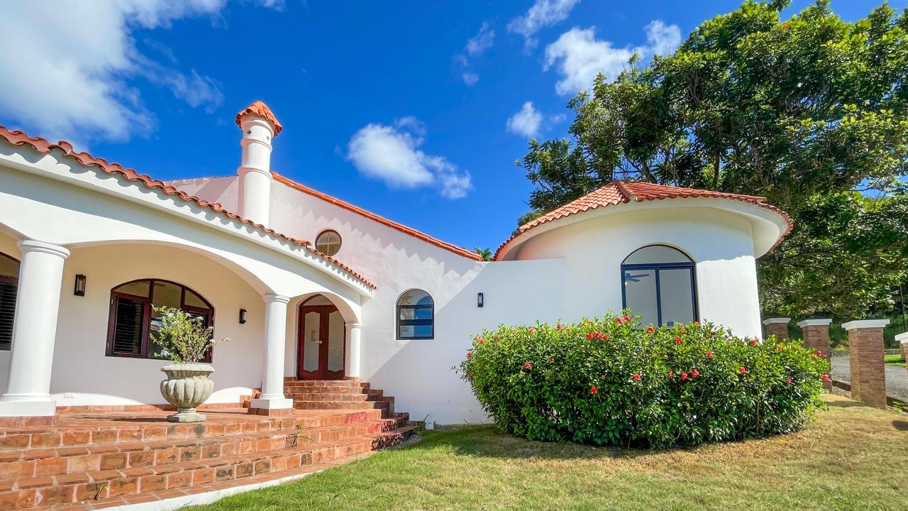 Colonial Villa with a Large Lot For Sale Colonial Villa with a Large Lot for Sale - photo 3