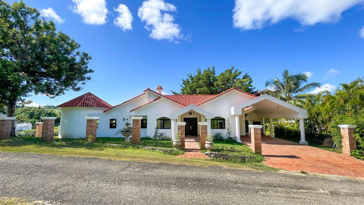 Colonial Villa with a Large Lot For Sale Colonial Villa with a Large Lot for Sale - photo 5