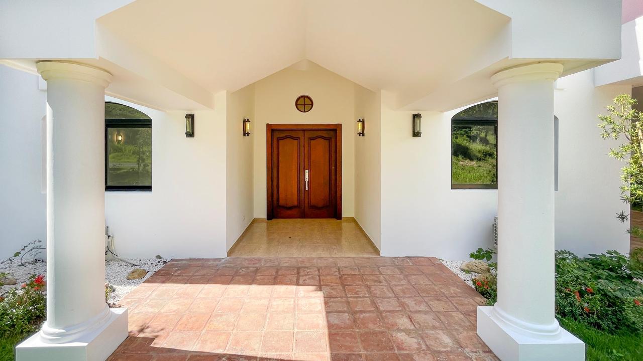 Colonial Villa with a Large Lot For Sale Colonial Villa with a Large Lot for Sale - photo 6