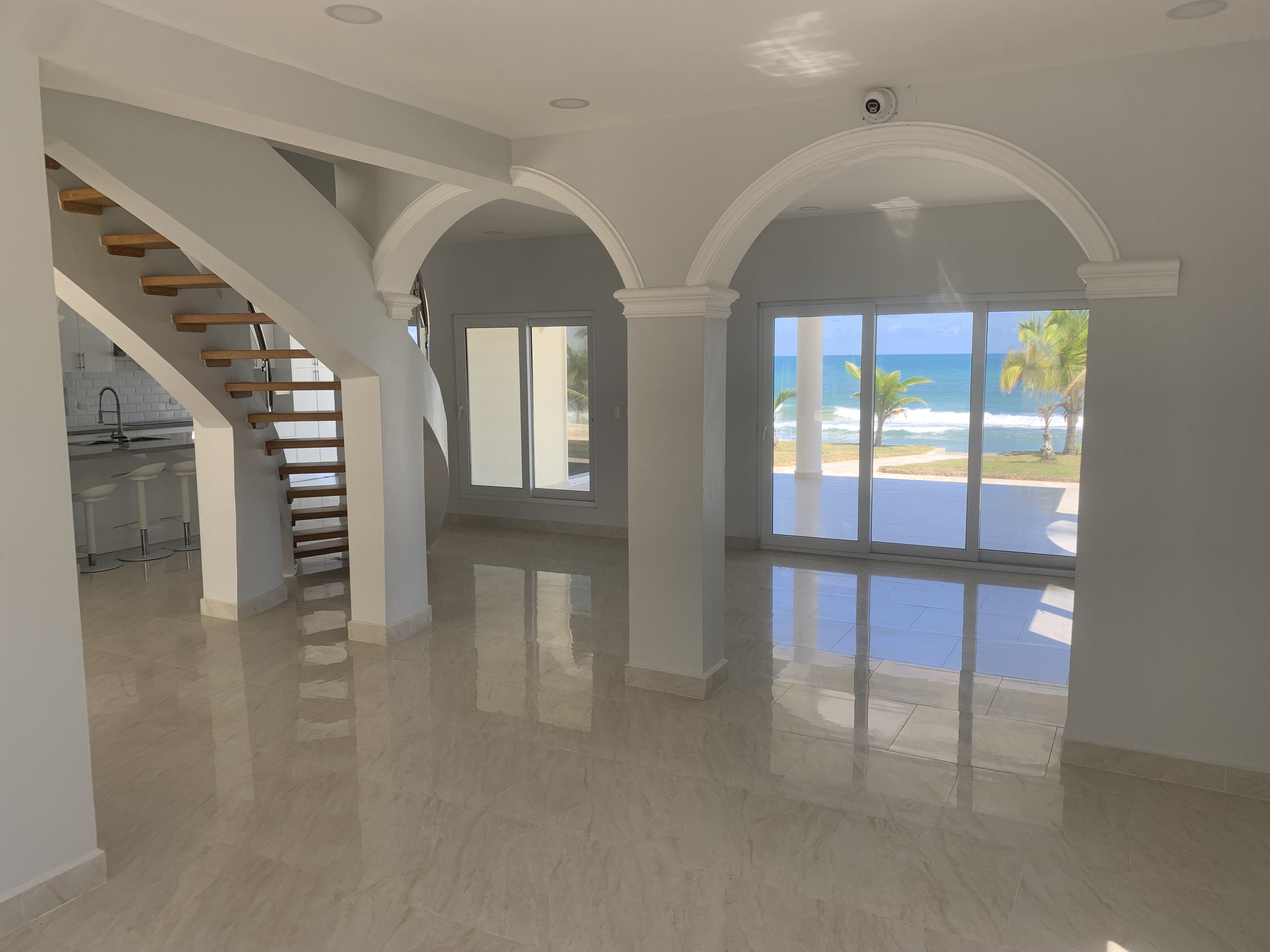 Beachfront 3 Bedroom Villa - photo 3