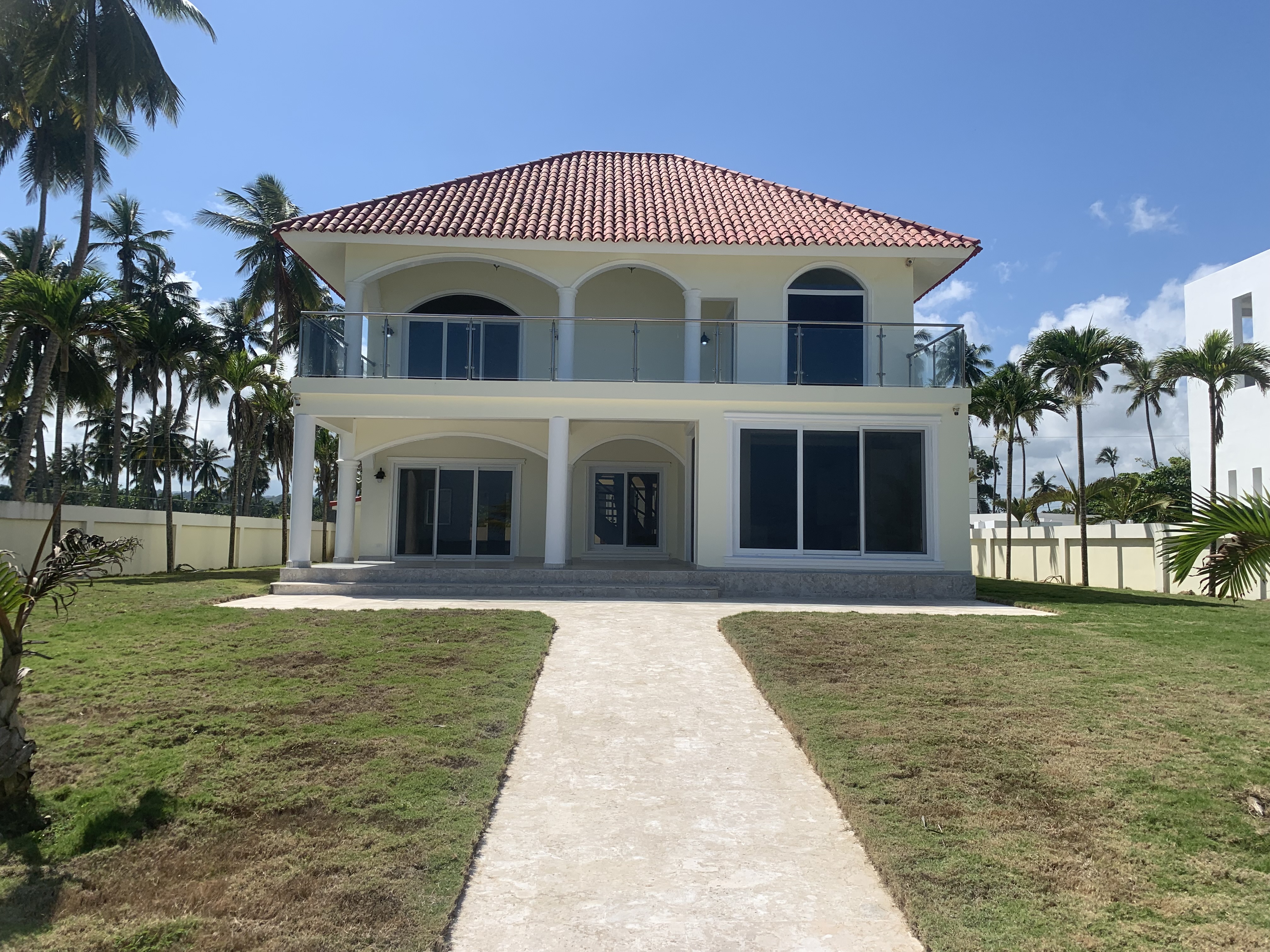 Beachfront 3 Bedroom Villa - photo 2