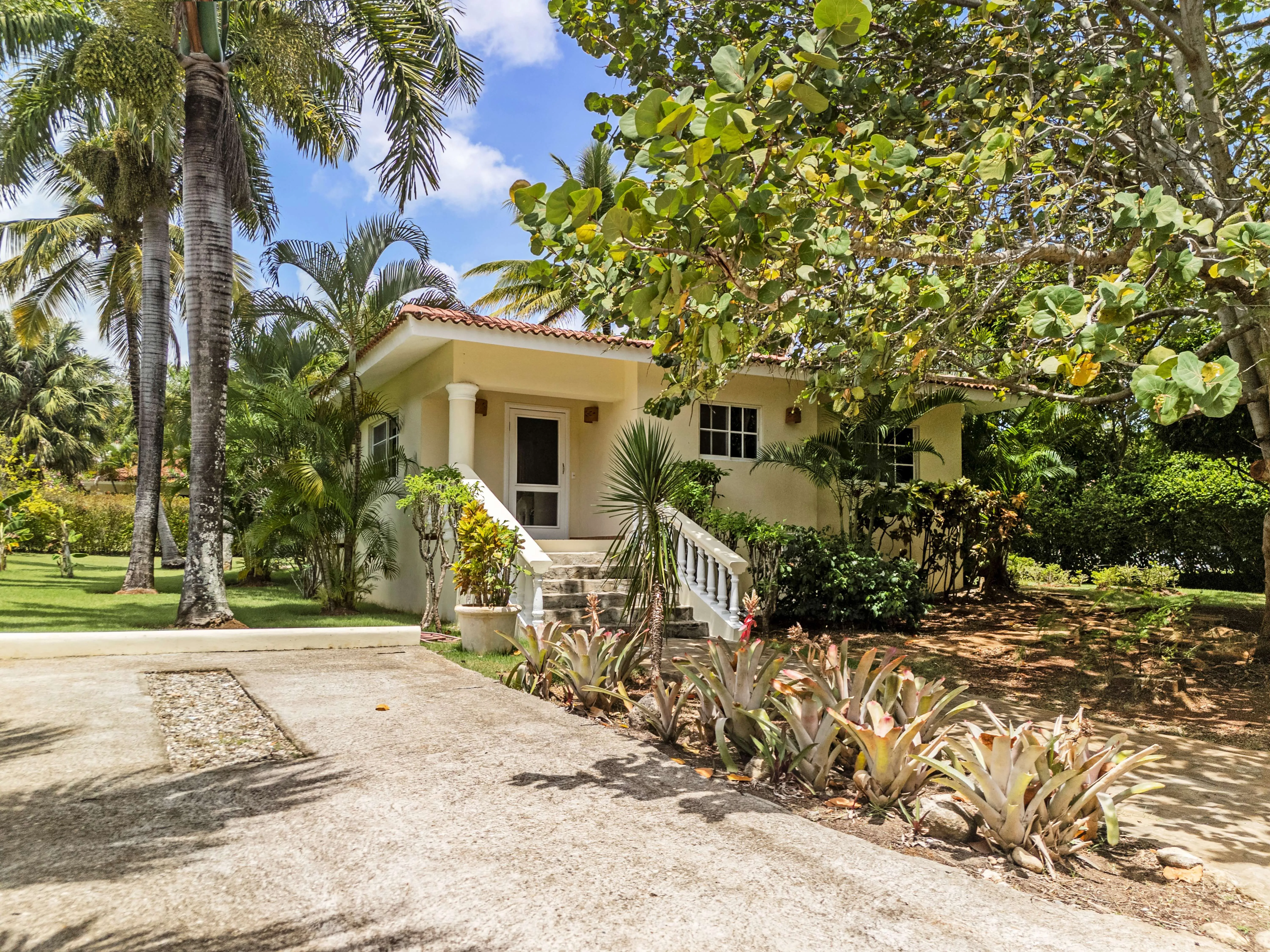 156382-front_of_house