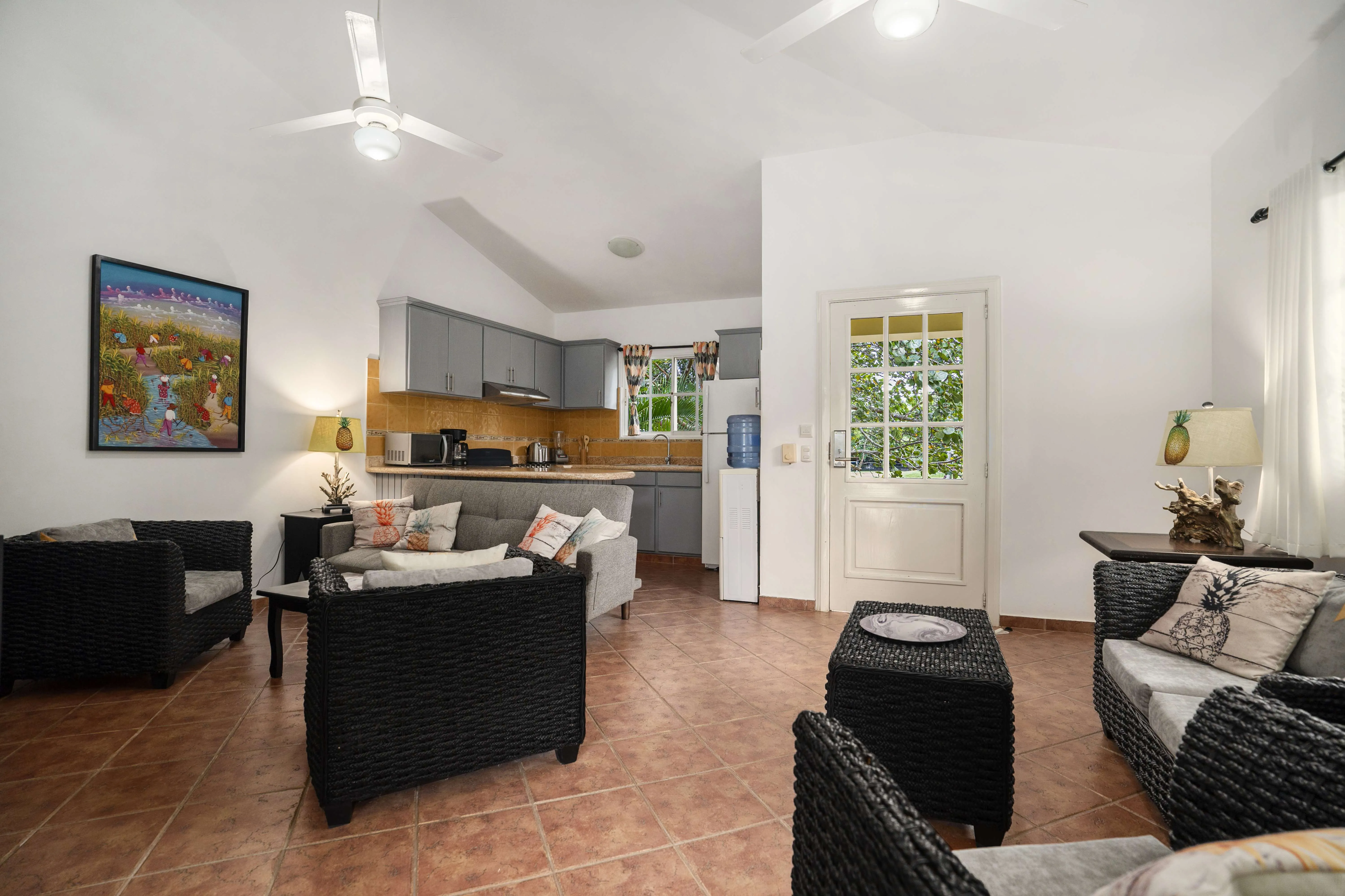 156382-living_room_