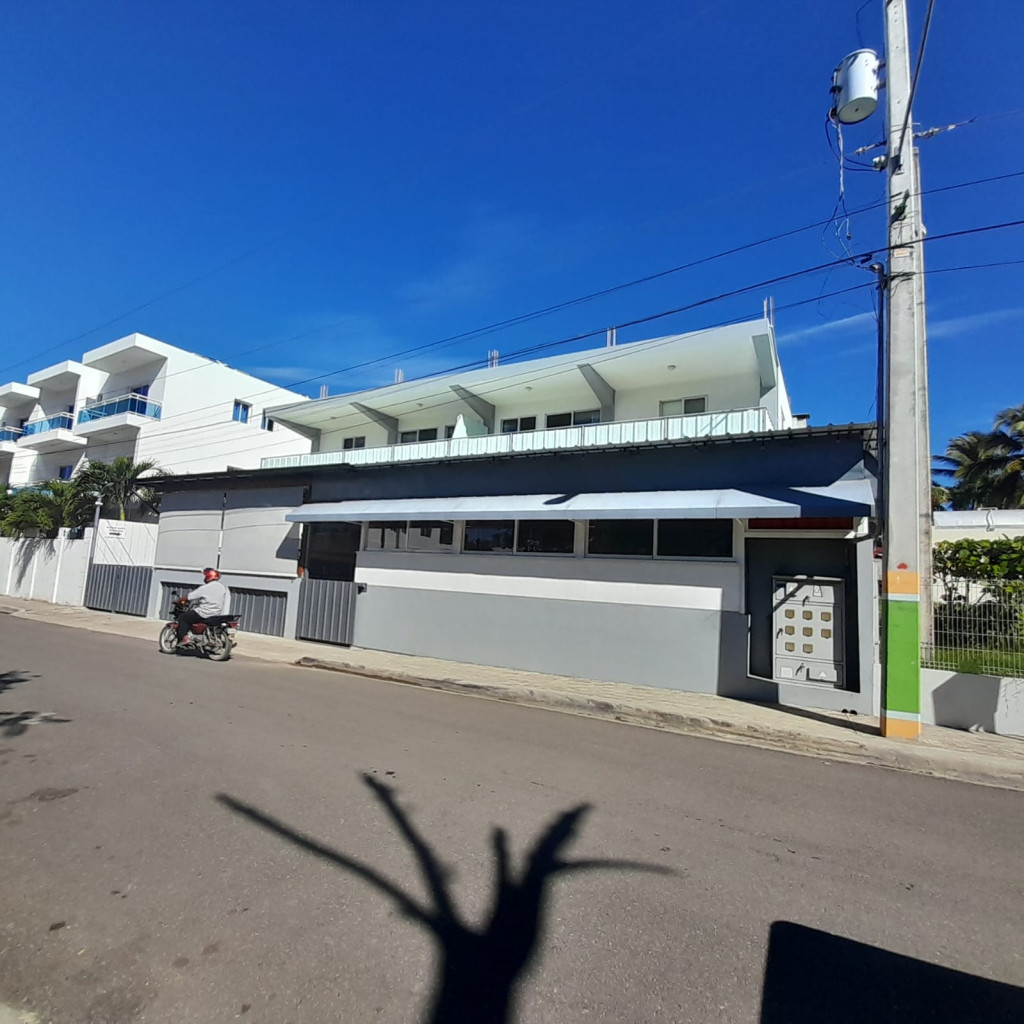for sale now reduced to $1,000,000 Investment opportunity 7 appts and a restaurant