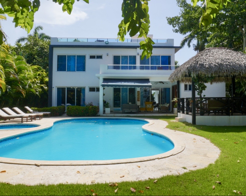 For Sale Luxury 5-Bedroom Villa in Perla Marina – Prime Investment & Lifestyle Opportunity Offered at: $845,000 USD